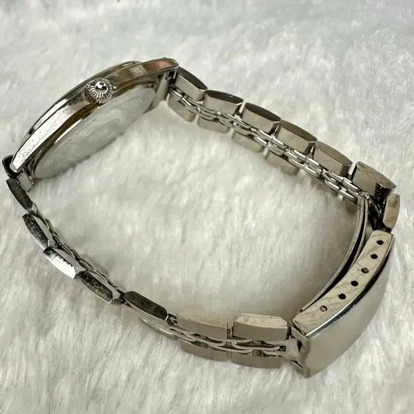 Fendi women’s silver watch 210G Good Pre-Owned - Picture 12 of 13